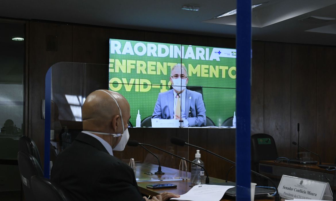 O ministro da Saúde, Marcelo Queiroga, anunciou hoje (21), em Brasília, que um avião com 1,5 milhão de doses