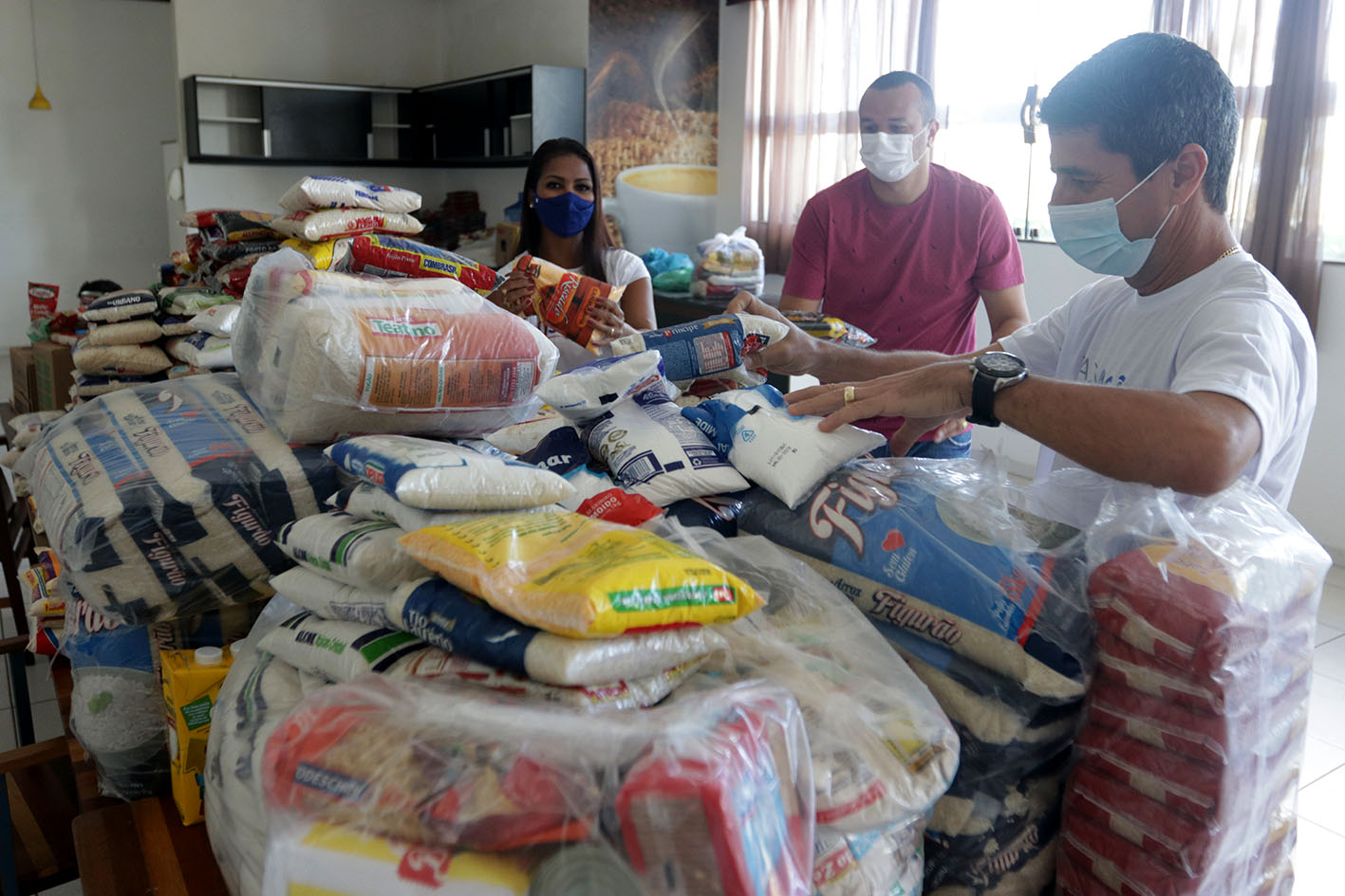 A campanha doará os alimentos a instituições assistenciais do município