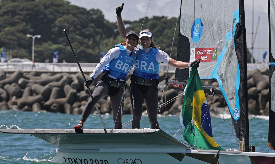 Dupla fecha regata da medalha em 3º lugar e fatura ouro no Japão