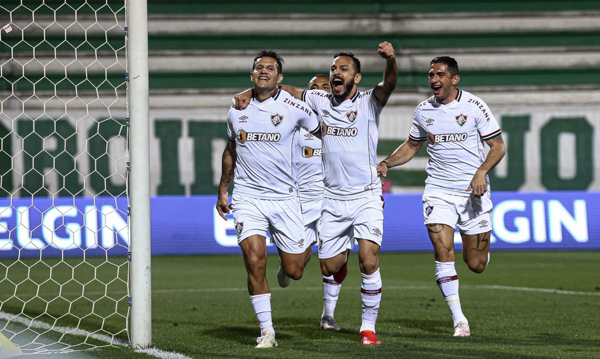 Com gol de Róger Guedes, Corinthians empata com Juventude