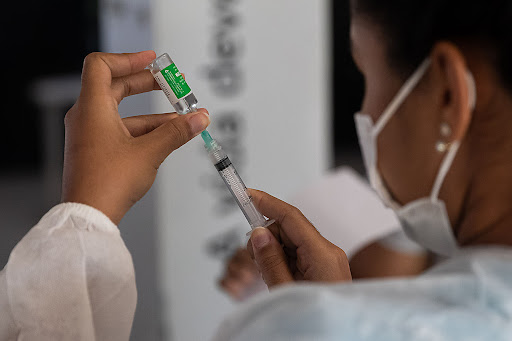 Adolescentes de 14 anos devem se vacinar nesta sexta-feira (01) em Macaé