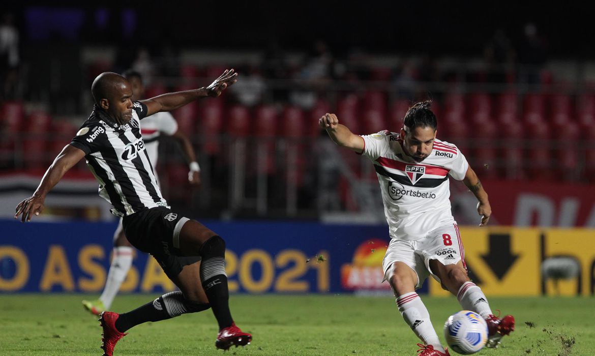 O São Paulo volta a jogar pelo Brasileiro na próxima segunda (18), quando faz clássico com o Corinthians