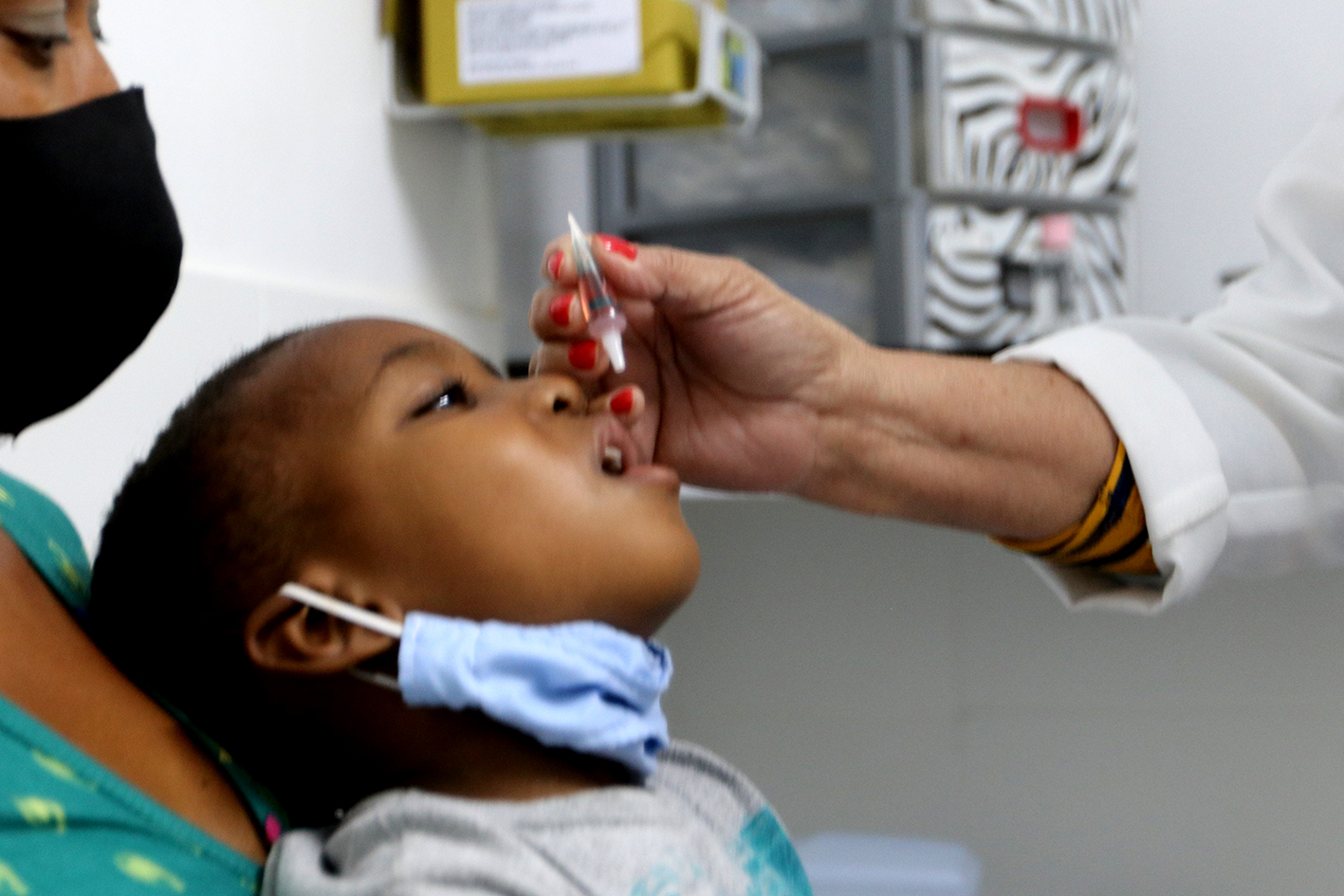 A estratégia assegura a atualização da Carteira de Vacinação das crianças e adolescentes menores de 15 anos