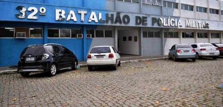 Drogas e dinheiro apreendidos por policiais militares no Centro de Macaé 