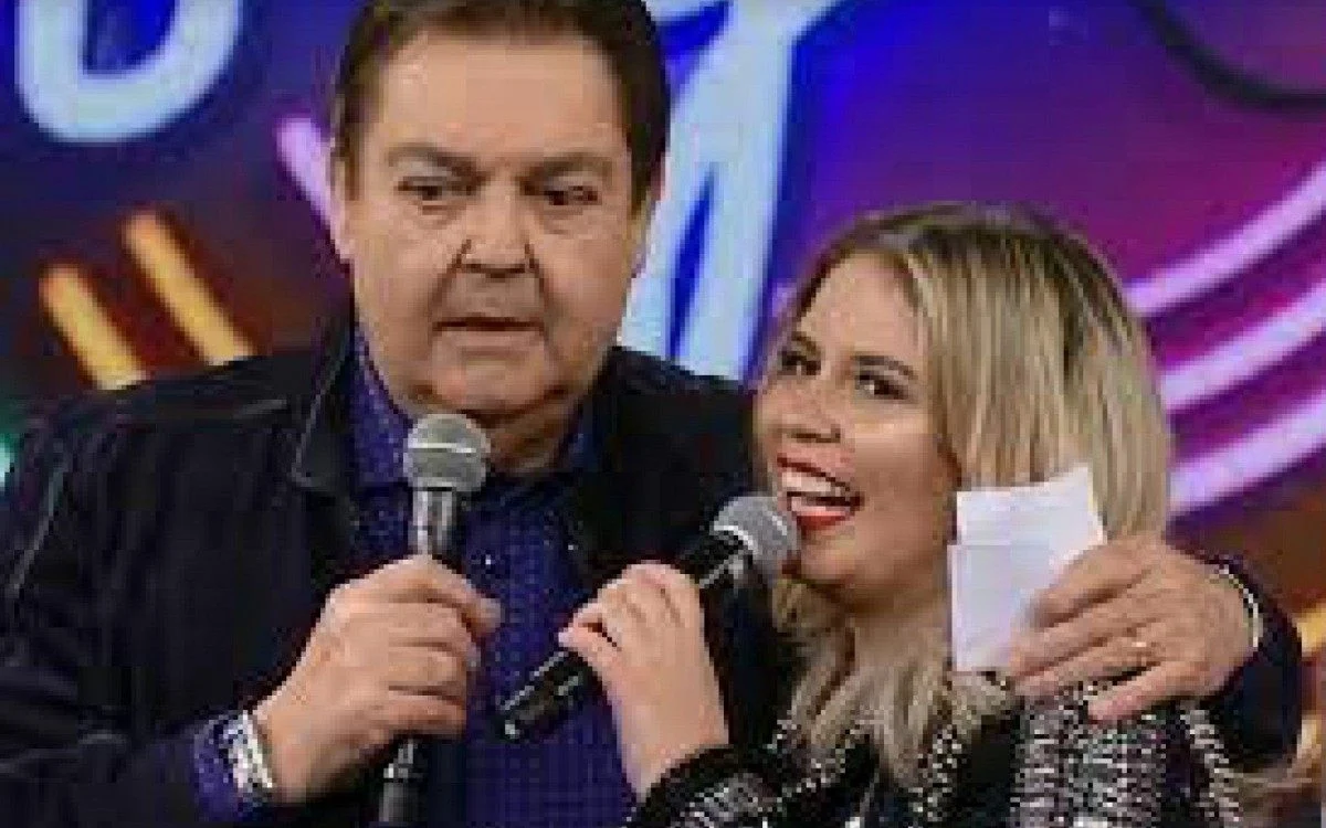 "Marília Mendonça conseguiu fazer com que a Globo exibisse o Faustão mais uma vez em um domingo", publicou outro internauta