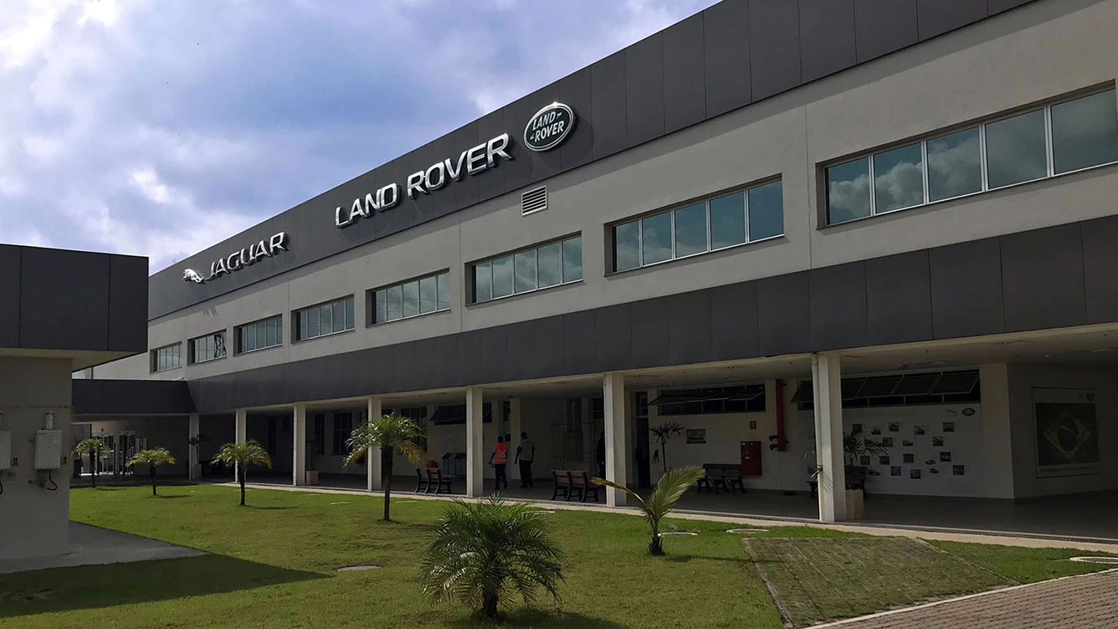 A Jaguar Land Rover foi a primeira companhia britânica de automóveis a investir no Brasil