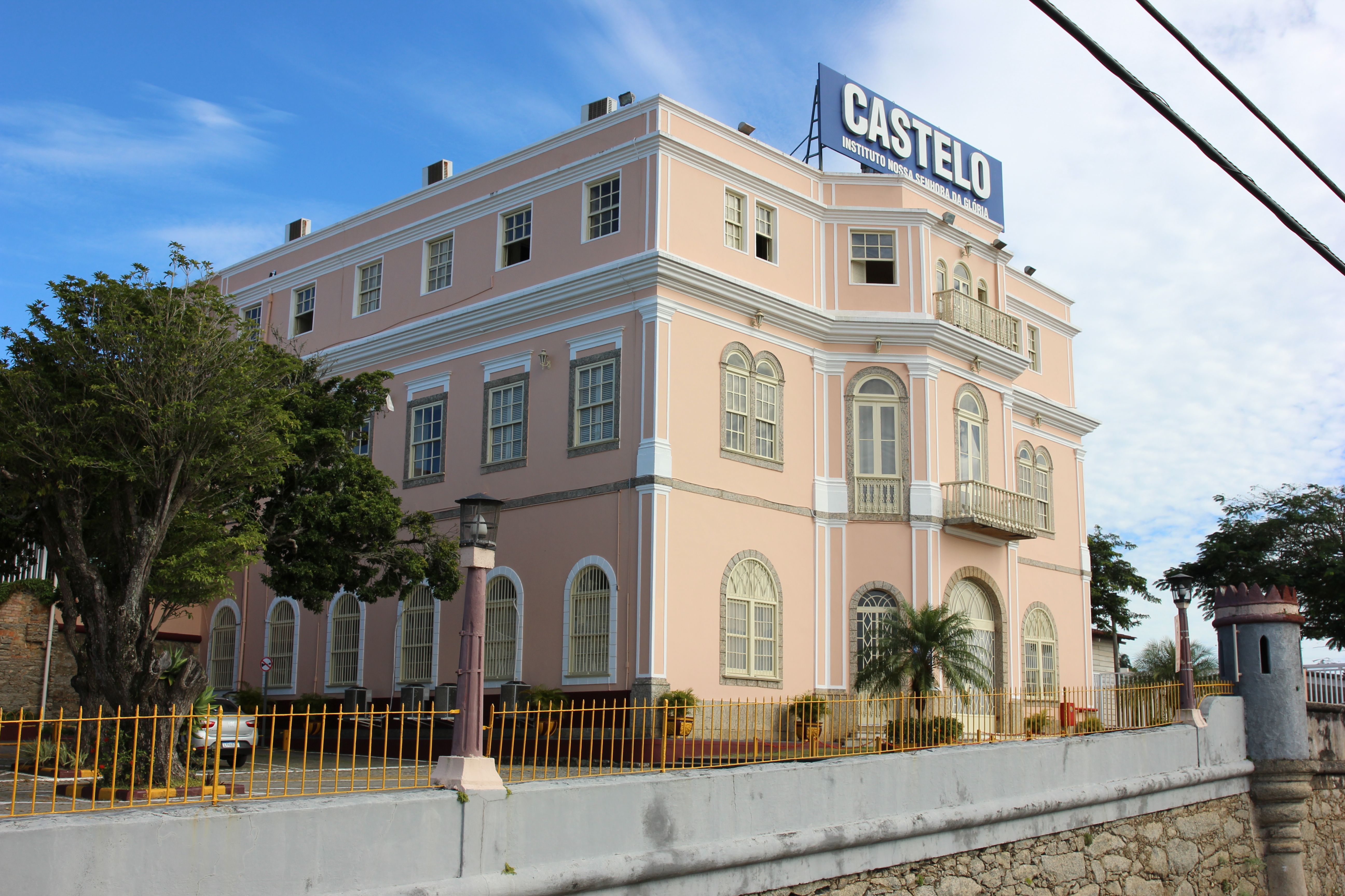 Sede do Colégio Castelo, em Macaé 