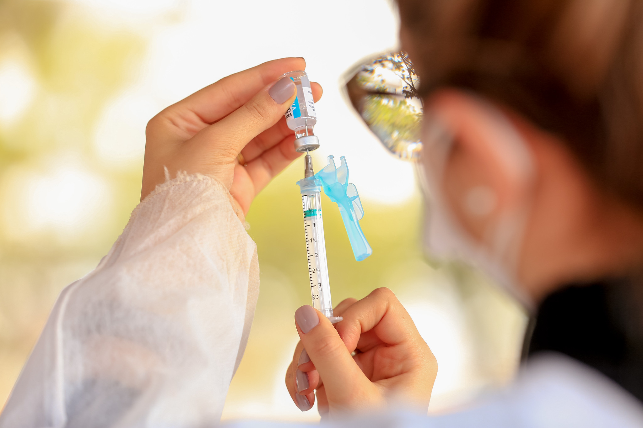 A vacinação ocorre de segunda a sexta-feira, das 09h às 12h, nos postos Ubás, Capelinha, Rodagem e Centro 