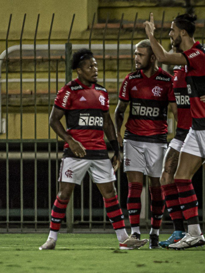  Com a vitória, o Rubro-Negro chegou aos 13 pontos no Campeonato Carioca