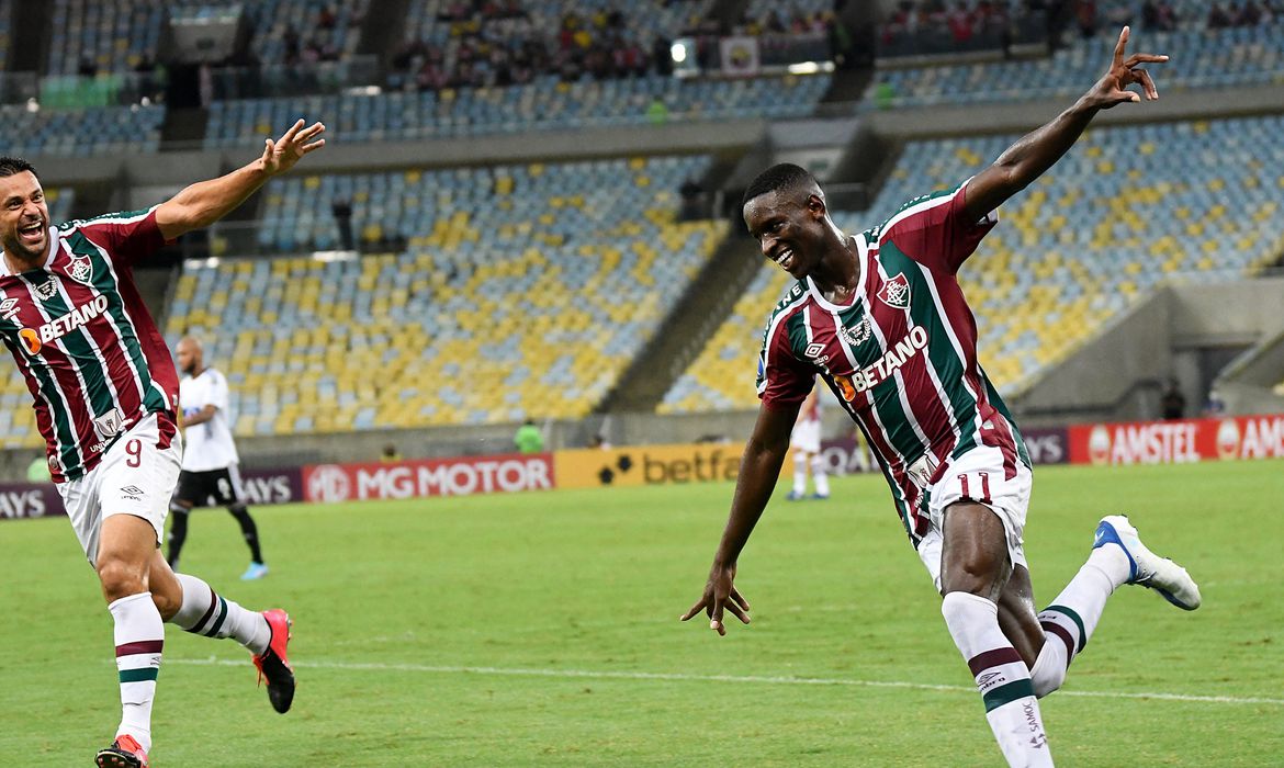 Tricolor vence por 2 a 1 com gols de Ganso e Luiz Henrique