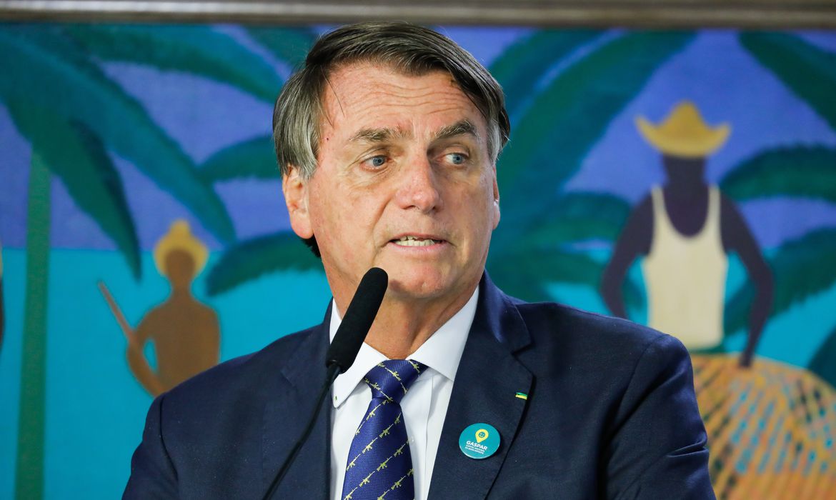 Bolsonaro defende investigação sobre diretoria e conselho da empresa