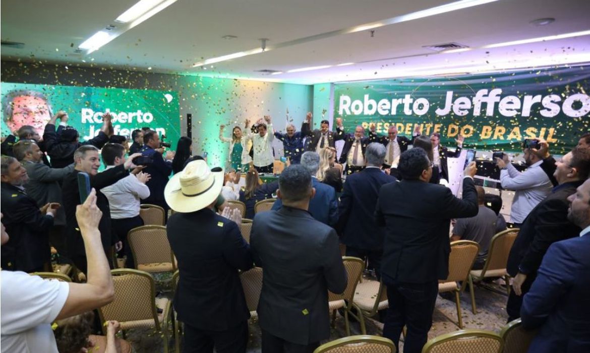 Advogado nascido em Petrópolis (RJ), Roberto Jefferson tem 69 anos e circula há décadas na política nacional