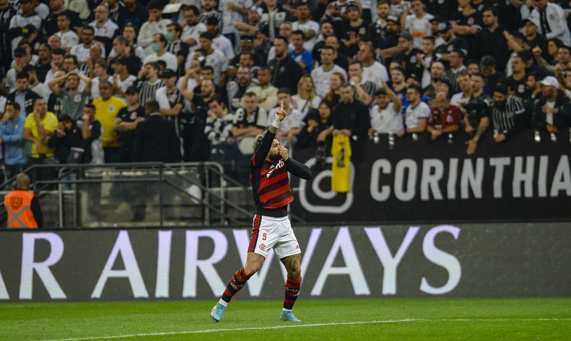 Vitória de 2 a 0 em São Paulo deixa o Rubro-Negro próximo à semifinal