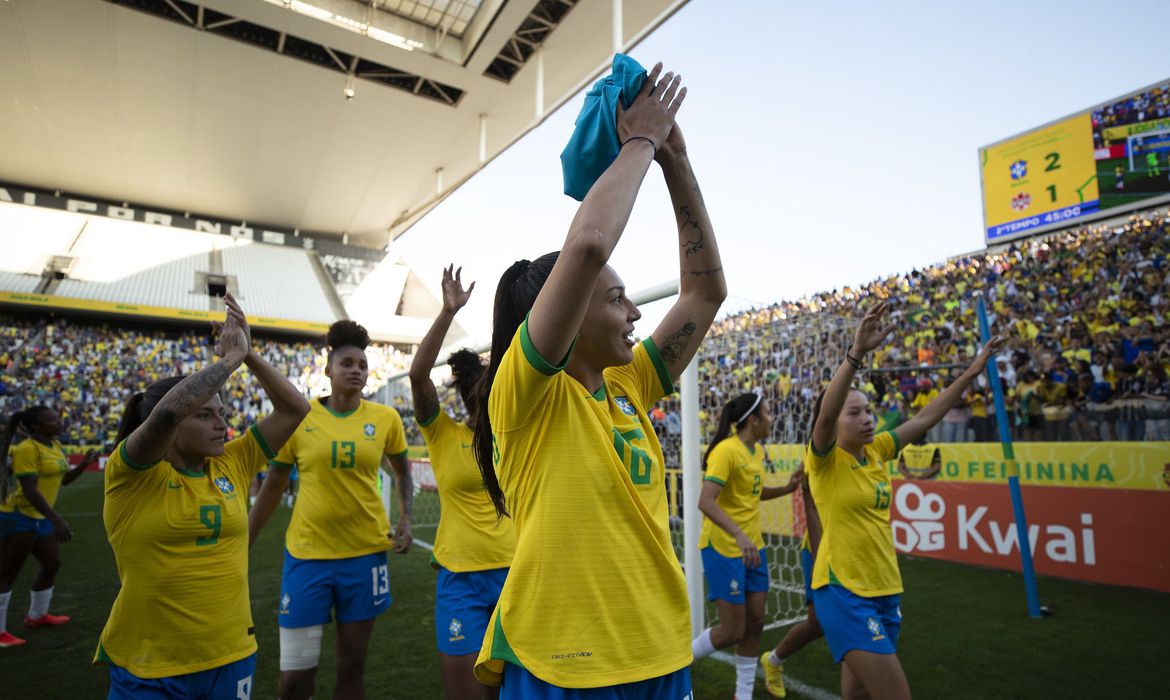 Bia Zaneratto e Ana Vitória marcaram na vitória por 2 a 1 em São Paulo