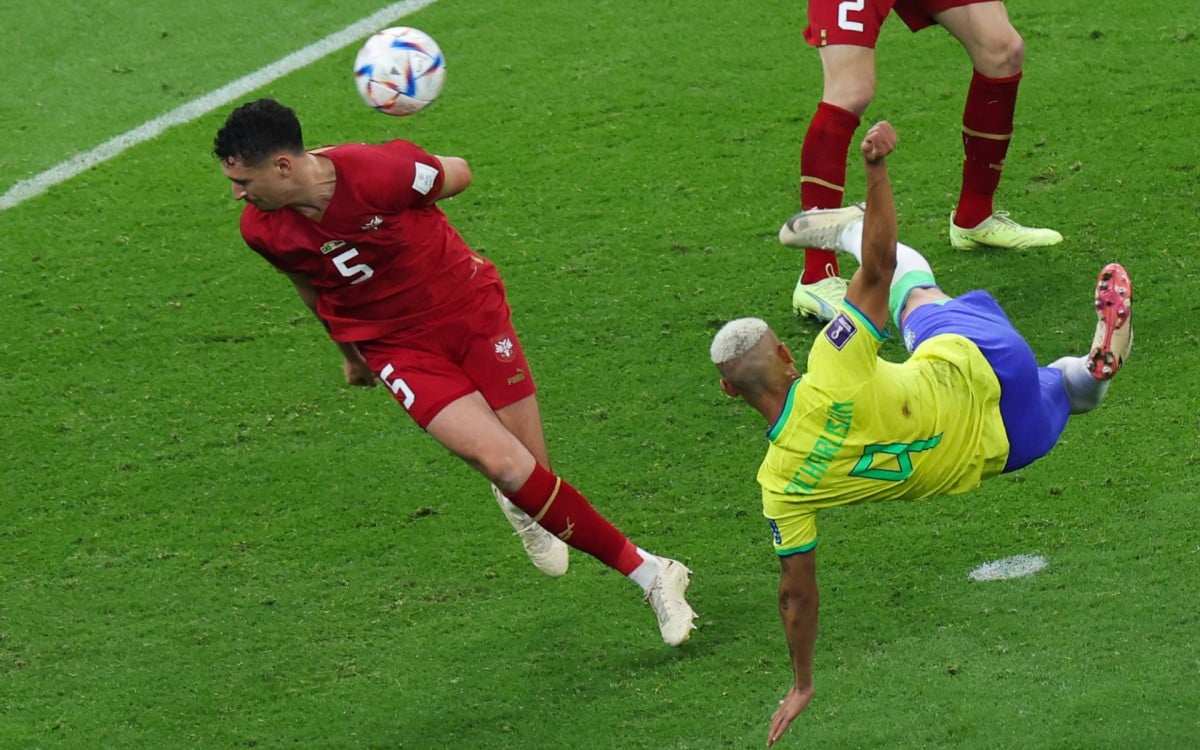 O atacante acertou um chute de voleio para ampliar a vantagem da Seleção Brasileira sobre a Sérvia