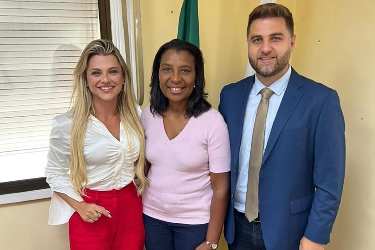 A secretária estadual de Desenvolvimento Social e Direitos Humanos, Rosangela Gomes, recebeu o prefeito