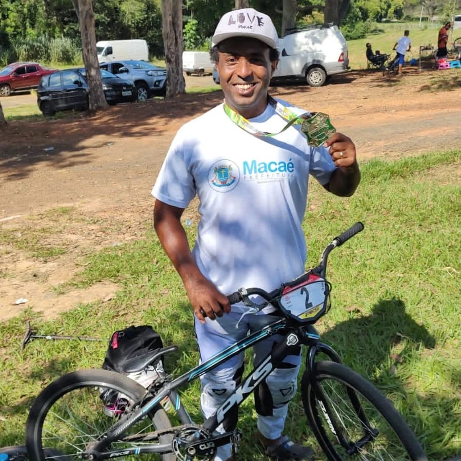 Juliano Silva, 33 anos, competidor de BMX Race ou Bicicross