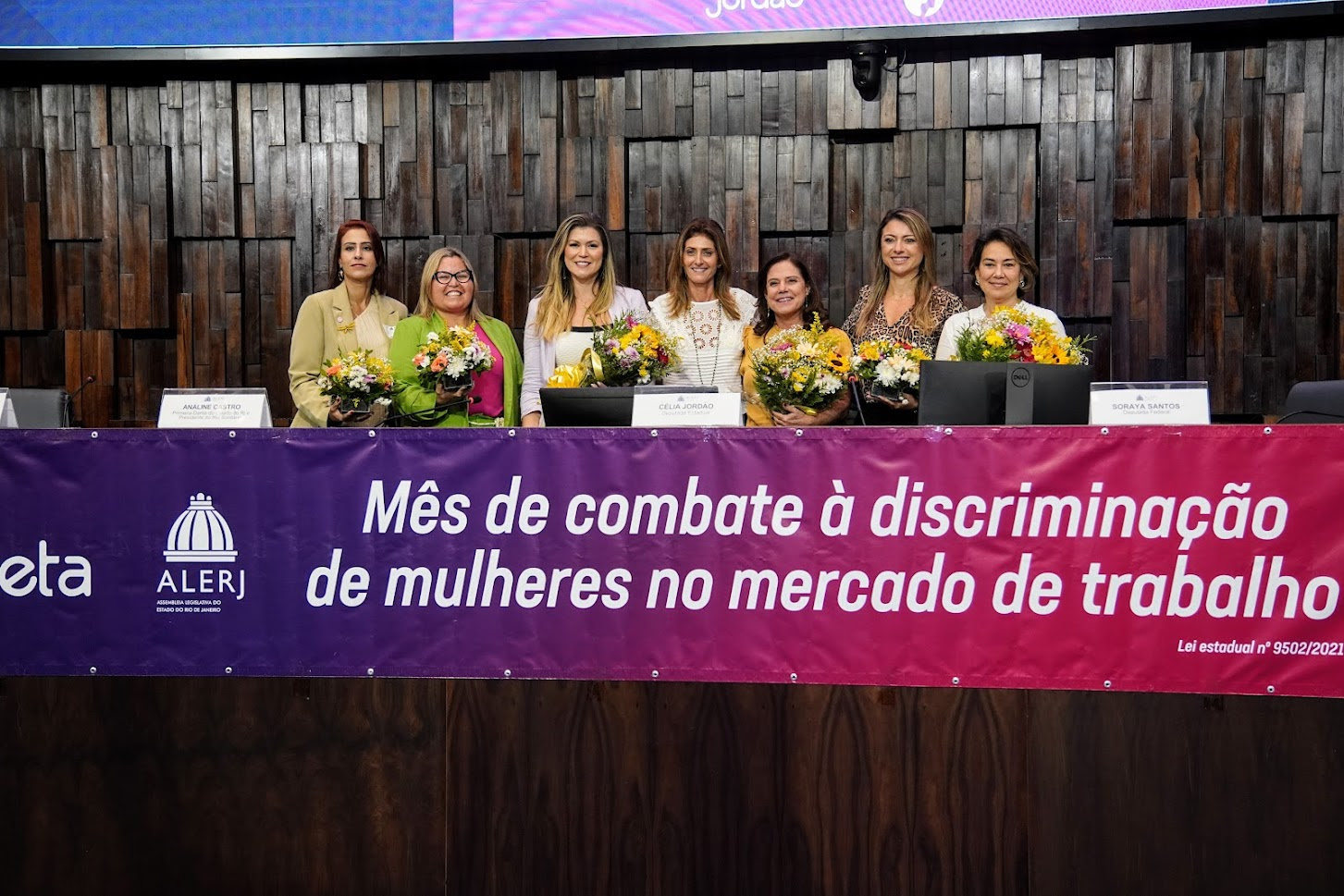 Como parte da solenidade, a deputada federal Soraya Santos (PL-RJ) promoveu palestra sobre o avanço feminino