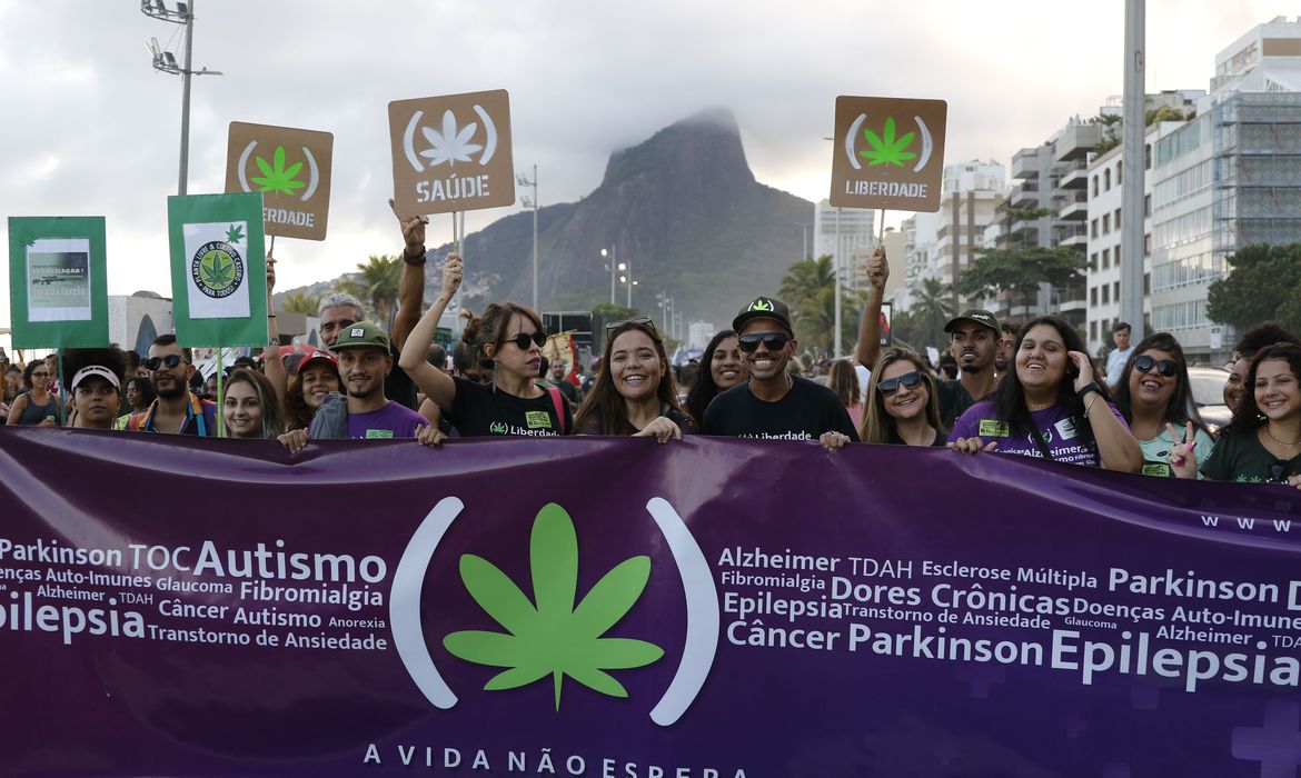 Manifestantes defenderam uso medicinal e recreativo da erva