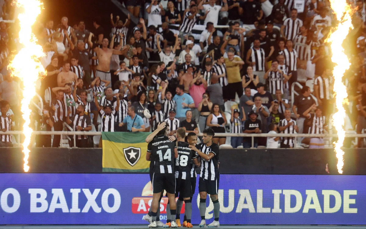 Victor Sá e Matheus Nascimento marcaram os gols da vitória