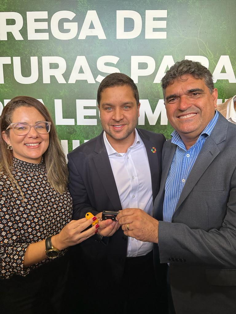 Em solenidade realizada nesta sexta-feira (12) no Palácio Guanabara, os secretários de Governo, Juninho Luna, e do Ambiente e Sustentabilidade, Isaura Sales