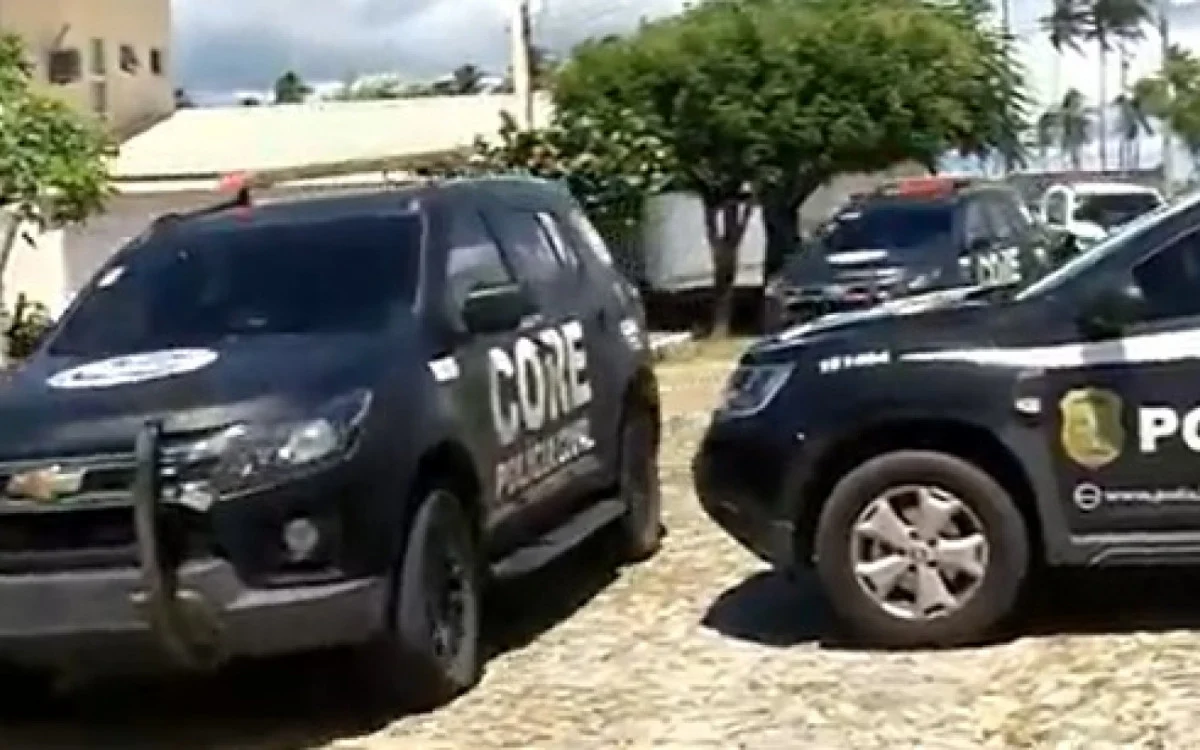 Viaturas policiais se deslocaram para a Delegacia Regional de Camocim