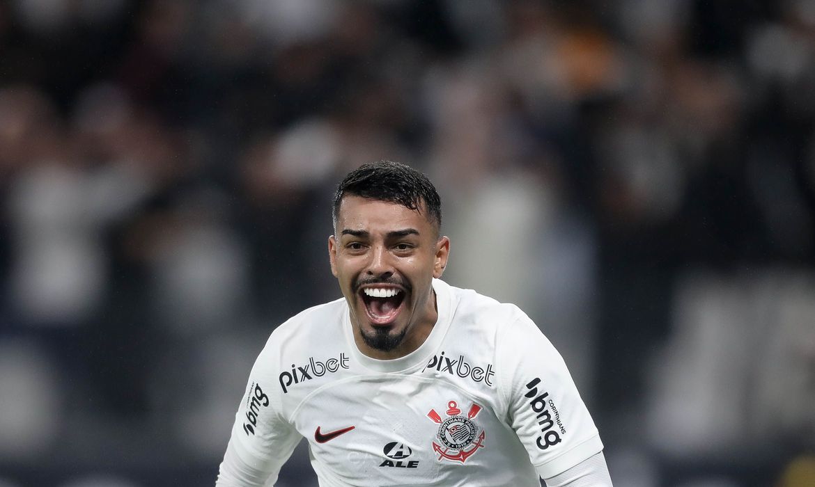 Corinthians, Athletico-PR, Bahia e América-MG avançam nos pênaltis