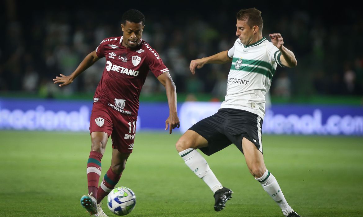 Coxa triunfa por 2 a 0 com gols de Robson e Diogo Oliveira