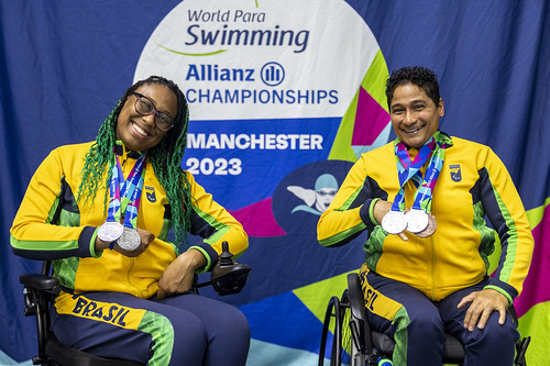 Seleção Brasileira de natação paralímpica fatura cinco medalhas, sendo duas douradas e três de bronze