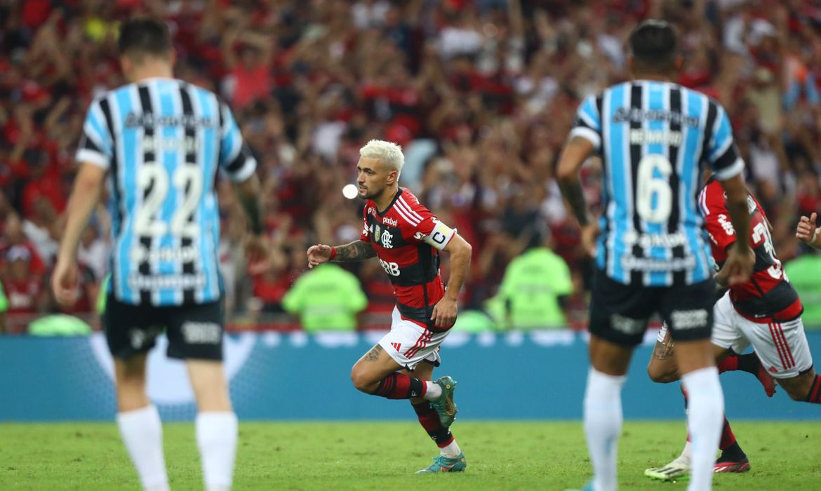 Arrascaeta marca de pênalti e Rubro-Negro vence por 1 a 0 no Maracanã