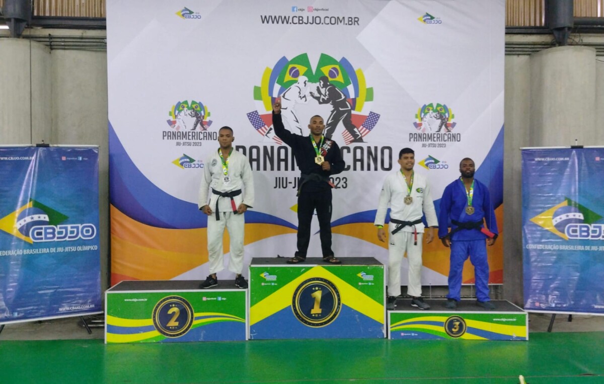  Deivis Rodrigues foi campeão na categoria peso médio faixa preta, e o atleta Caio de Andrade na categoria super pesado faixa preta