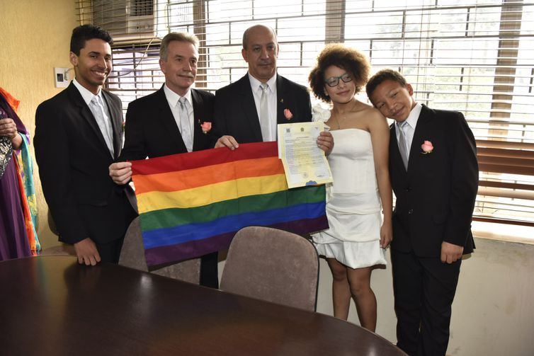 Comunidade LGBTI+ diz que projeto é inconstitucional e ataca cidadania