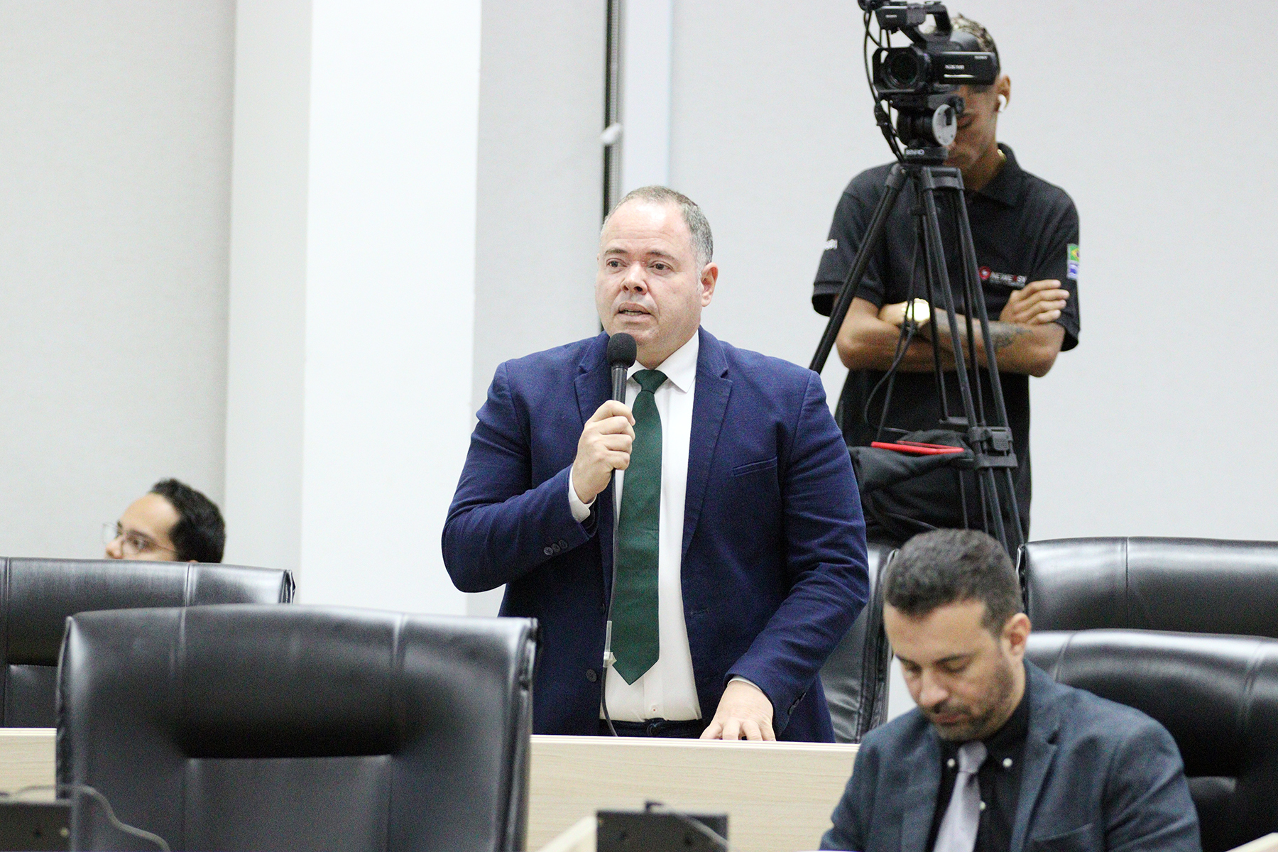 Luciano Diniz, líder do governo, afirmou que o PL quase duplica a área