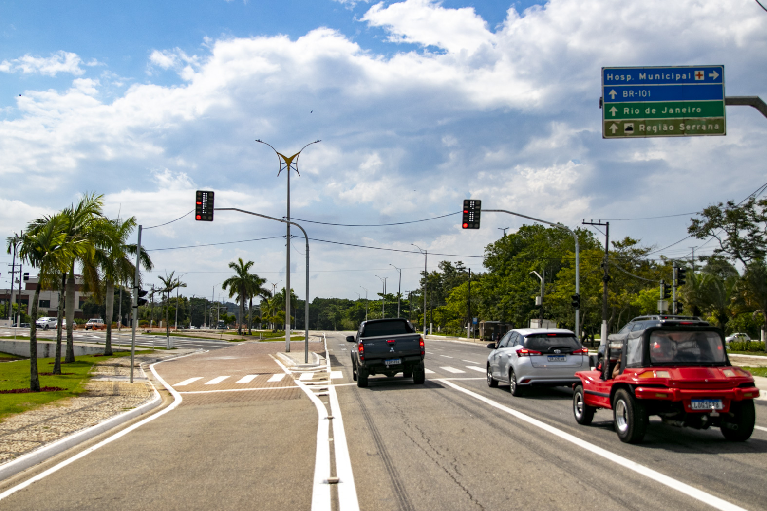 No local, foram instalados os novos semáforos para proporcionar mais segurança para os condutores