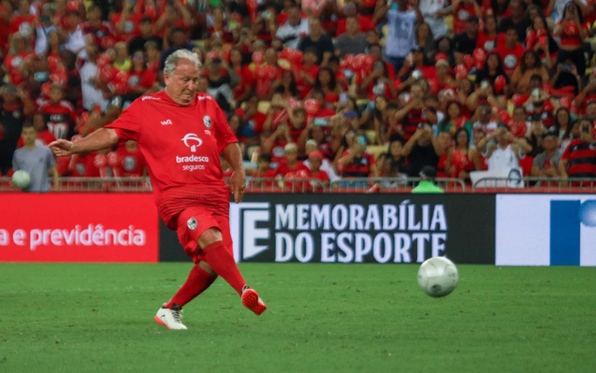 Galinho marca duas vezes na vitória do time vermelho contra o time branco por 10 a 4