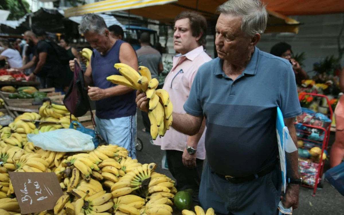 O preço da banana dispara devido à entressafra