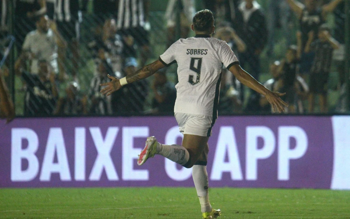 Tiquinho Soares, Júnior Santos e Yarlen fizeram os gols da vitória do Glorioso