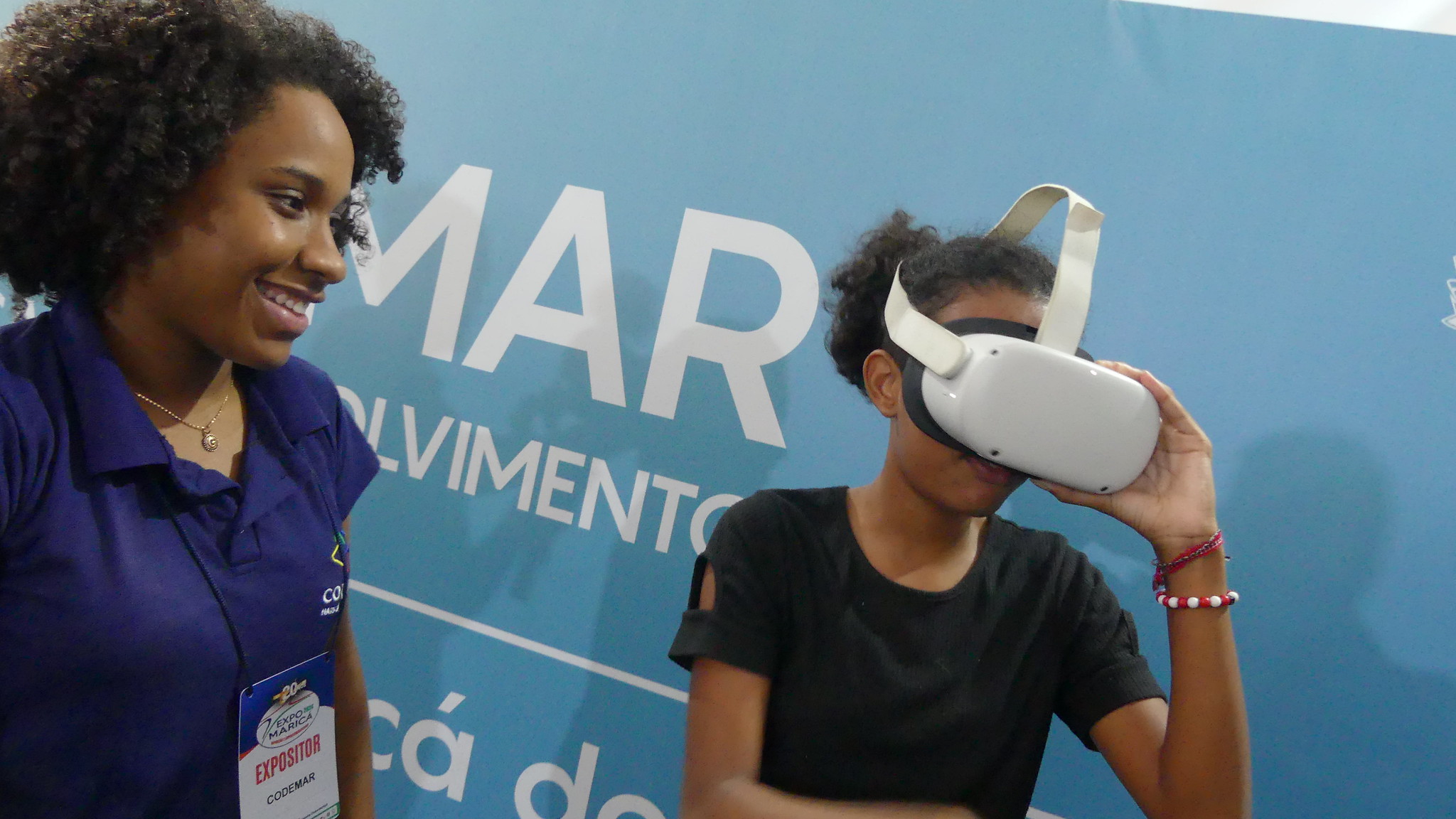 Estande da Codemar disponibiliza óculos de realidade virtual com projetos da companhia