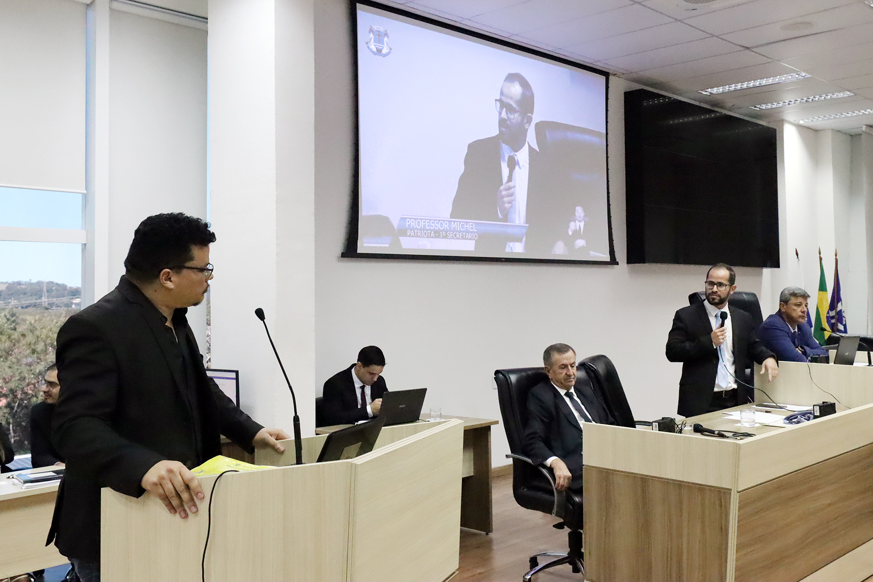 Thiago Rocha, apresentou o projeto para implantação de energia solar nos prédios da prefeitura, nesta terça-feira (7), na Câmara de Macaé, a convite de Professor Miche