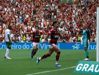 Na despedida de Filipe Luís e Rodrigo Caio do Maracanã, Flamengo vence o Cuiabá