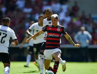 Botafogo vence Flamengo no Maracanã por 2 a 0