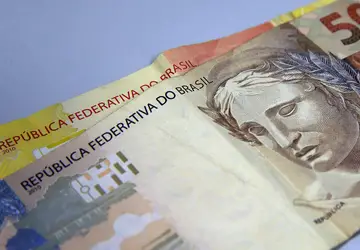 Podem receber o Auxílio Brasil as famílias com renda per capita de até R$ 100