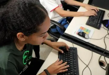 Governo quer dotar todas as escolas públicas no Estado conectadas à internet de banda larga