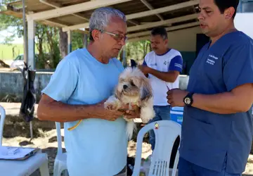 Também foi realizada a vacinação antirrábica para cães e gatos a partir de quatro meses