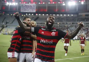 Flamengo arranca vitória em clássico com Botafogo
