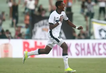 Yarlen marcou o primeiro gol do Botafogo contra o Sampaio Corrêa