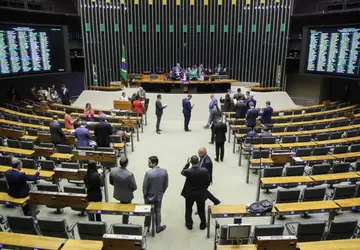 Discussão e votação de propostas no Plenário da Câmara 