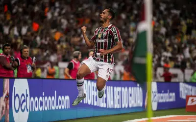 Lima quebra jejum de quase seis meses no Fluminense